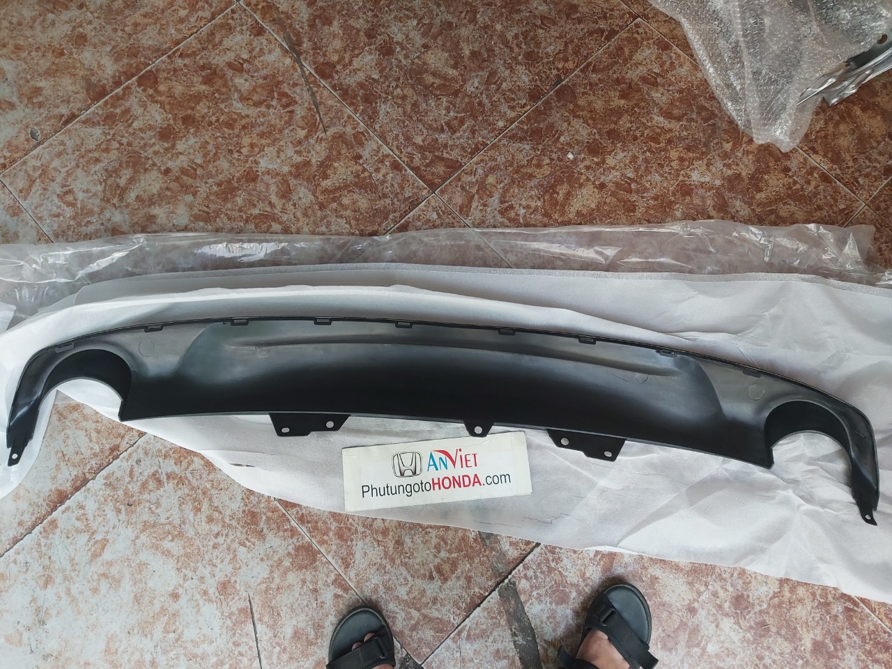 Ốp dưới ba đờ sốc sau xe honda CRV